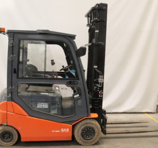 Wózek widłowy elektryczny Toyota 8FBMKT25 (2521)